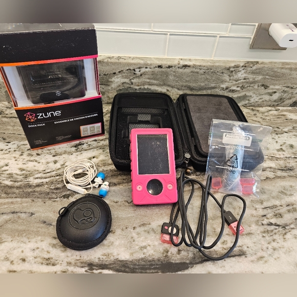 Microsoft Zune Other - Microsoft Zune Limited Edition W Zune Dock Pack and Case
